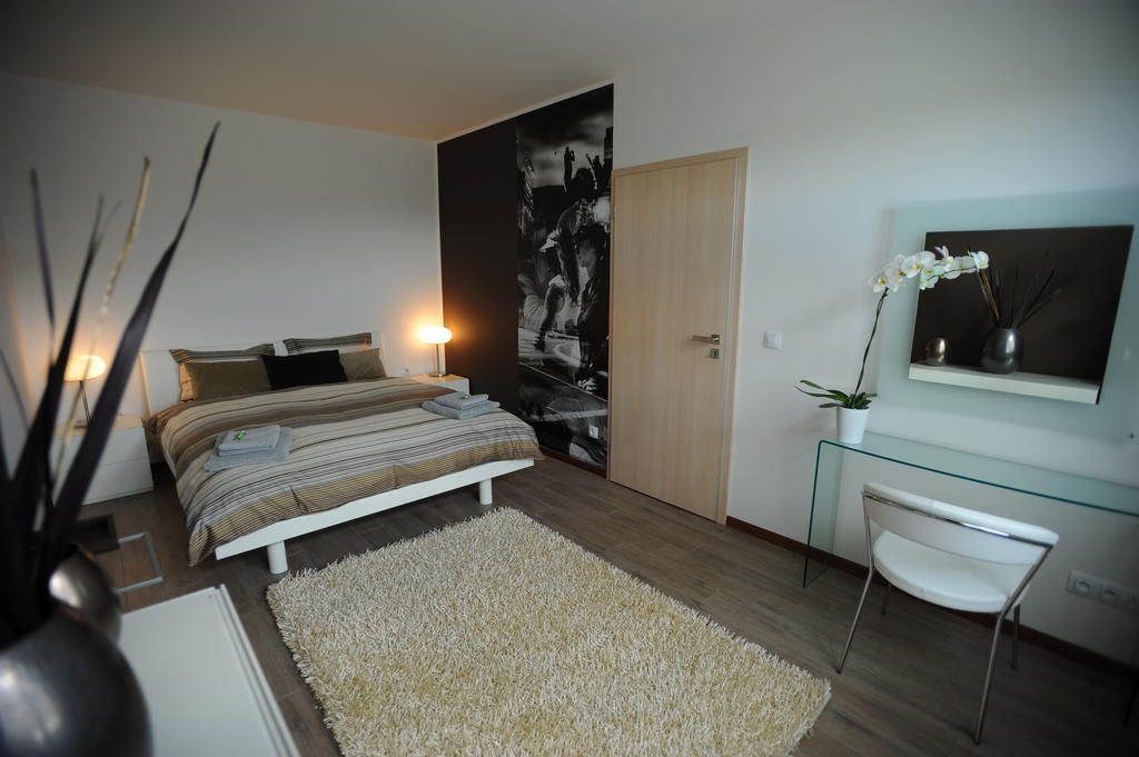 Black Bridge Hotel Apartment Praga Quarto foto